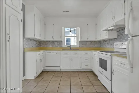 1207 N Topsail Drive Surf City NC 28445