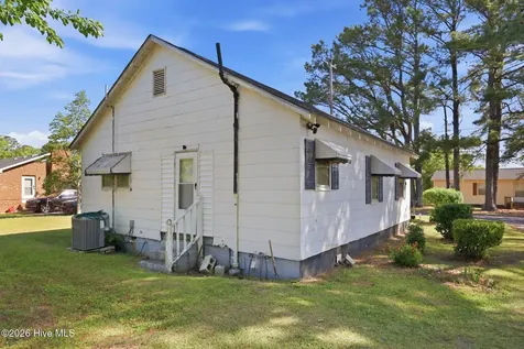 117 Faulk Street Williamston NC 27892