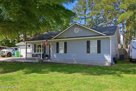 339 Riggs Road Hubert NC 28539