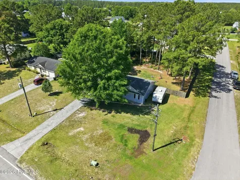 339 Riggs Road Hubert NC 28539