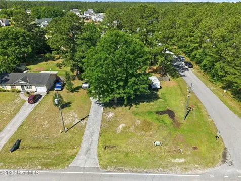339 Riggs Road Hubert NC 28539