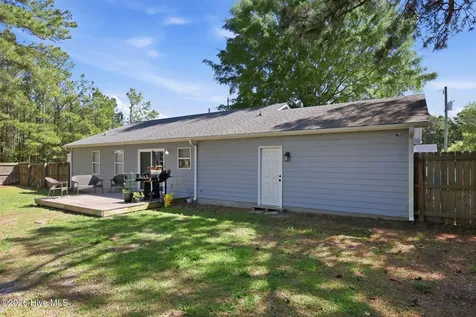 339 Riggs Road Hubert NC 28539