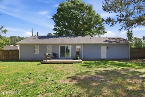339 Riggs Road Hubert NC 28539