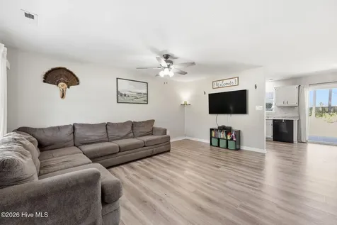 339 Riggs Road Hubert NC 28539