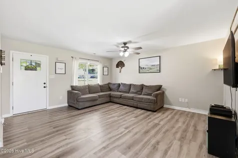 339 Riggs Road Hubert NC 28539