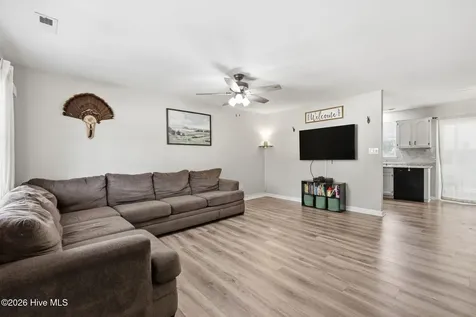 339 Riggs Road Hubert NC 28539
