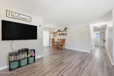 339 Riggs Road Hubert NC 28539