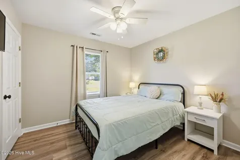 339 Riggs Road Hubert NC 28539