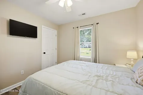 339 Riggs Road Hubert NC 28539