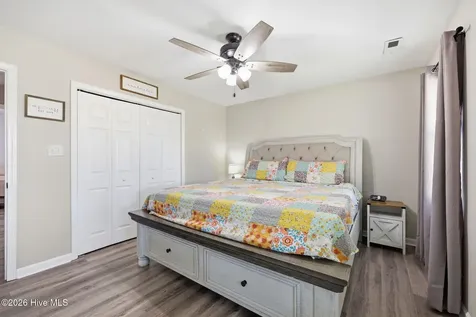 339 Riggs Road Hubert NC 28539