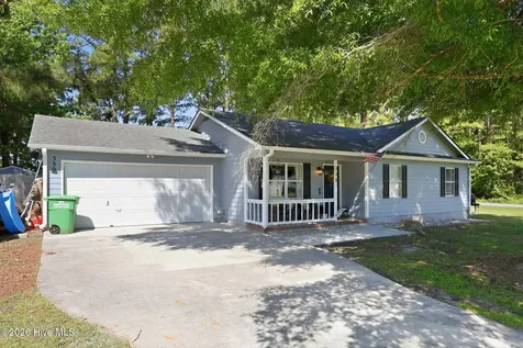 339 Riggs Road Hubert NC 28539