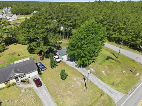 339 Riggs Road Hubert NC 28539