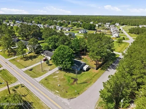 339 Riggs Road Hubert NC 28539