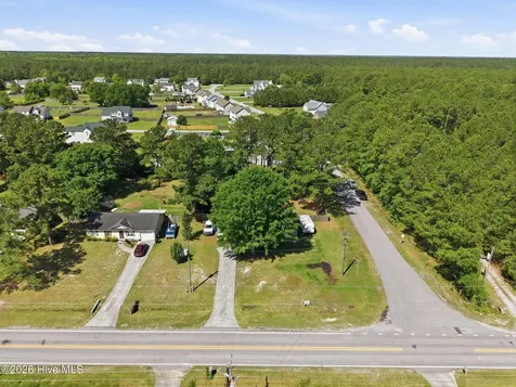 339 Riggs Road Hubert NC 28539