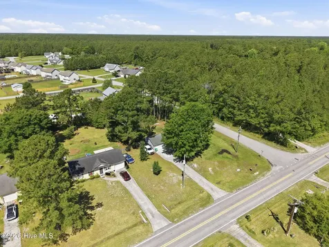 339 Riggs Road Hubert NC 28539