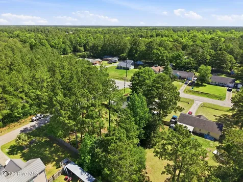 339 Riggs Road Hubert NC 28539