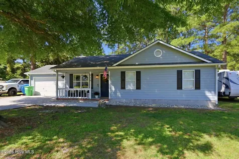 339 Riggs Road Hubert NC 28539