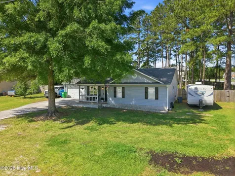 339 Riggs Road Hubert NC 28539