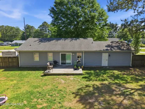 339 Riggs Road Hubert NC 28539