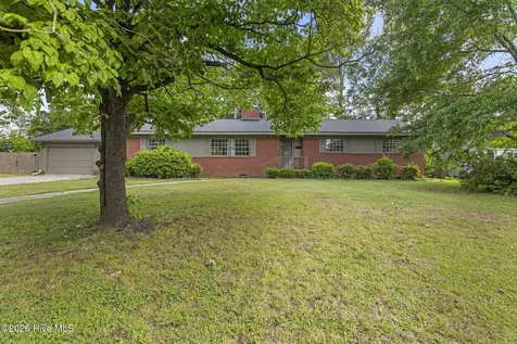 310 E Cliff Street Wallace NC 28466