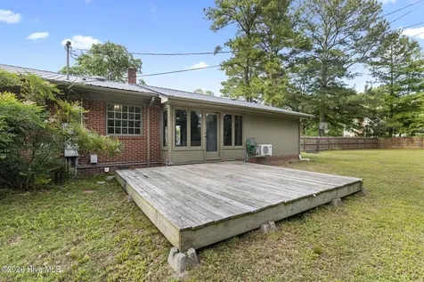310 E Cliff Street Wallace NC 28466