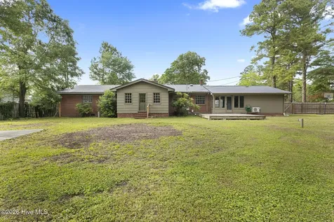 310 E Cliff Street Wallace NC 28466
