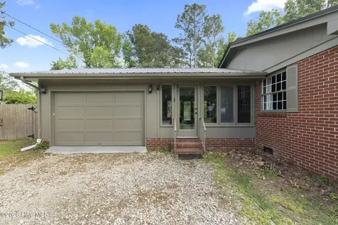310 E Cliff Street Wallace NC 28466