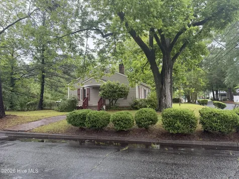 302 N Brevard Street Selma NC 27576