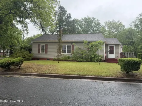 302 N Brevard Street Selma NC 27576