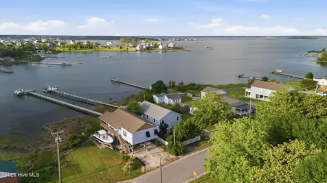 1510 Avery Street Morehead City NC 28557