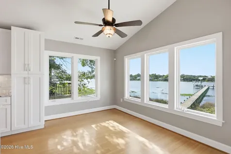 1510 Avery Street Morehead City NC 28557