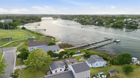 1510 Avery Street Morehead City NC 28557
