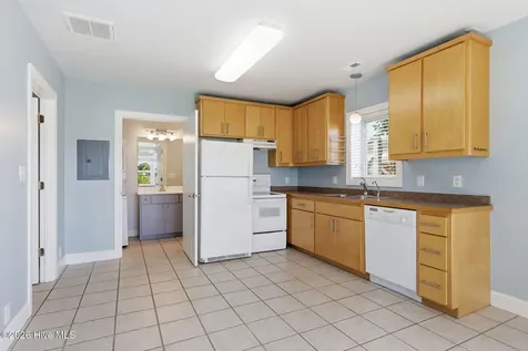 1510 Avery Street Morehead City NC 28557