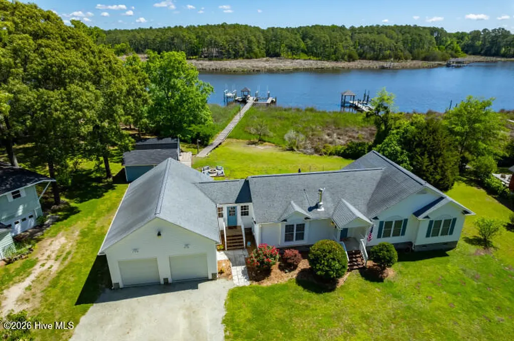 738 Dawson Creek Road Arapahoe NC 28510