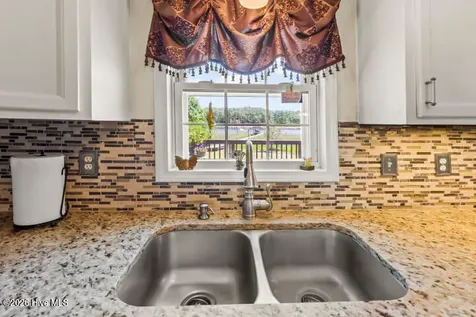 738 Dawson Creek Road Arapahoe NC 28510