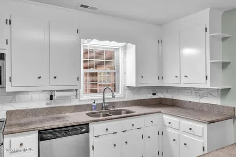 215 Winding Creek Way Hubert NC 28539