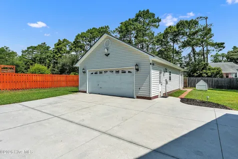 215 Winding Creek Way Hubert NC 28539