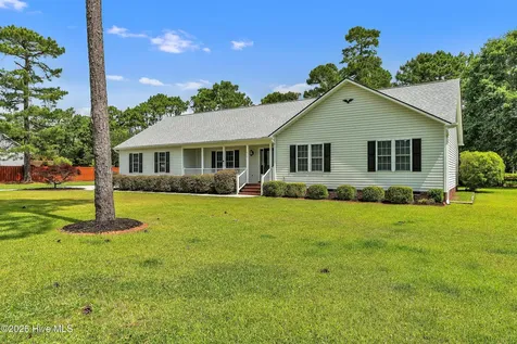 215 Winding Creek Way Hubert NC 28539