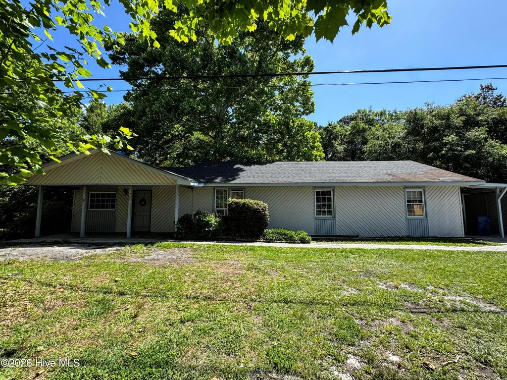 739 Sloop Point Road Hampstead NC 28443