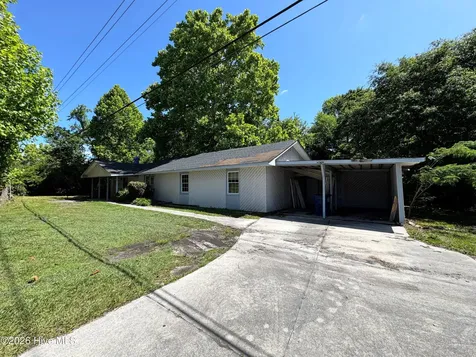 739 Sloop Point Road Hampstead NC 28443