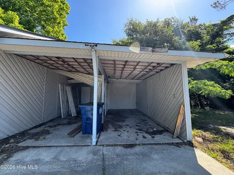 739 Sloop Point Road Hampstead NC 28443
