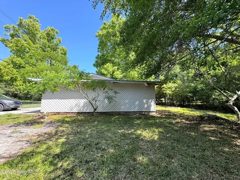 739 Sloop Point Road Hampstead NC 28443