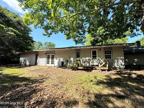 739 Sloop Point Road Hampstead NC 28443