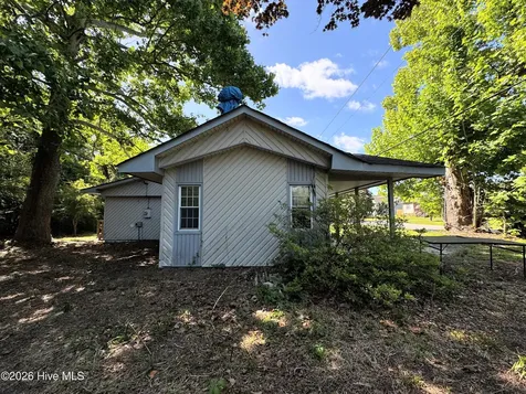 739 Sloop Point Road Hampstead NC 28443