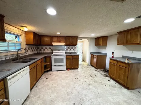 739 Sloop Point Road Hampstead NC 28443