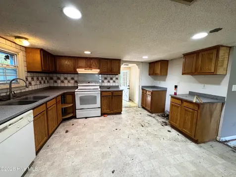 739 Sloop Point Road Hampstead NC 28443
