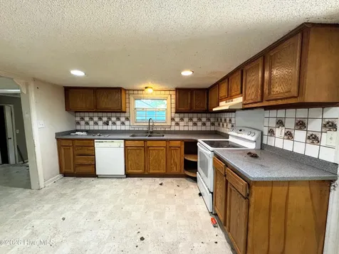 739 Sloop Point Road Hampstead NC 28443