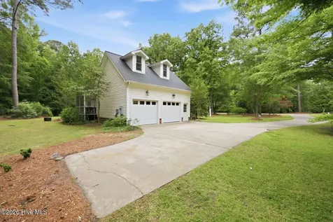 279 Beech Cove Drive Grimesland NC 27837