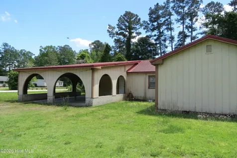 17038 E Nc 55 Highway Bayboro NC 28515