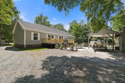 981 Sloop Point Loop Road Hampstead NC 28443